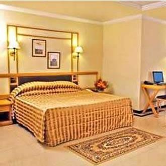 โรงแรมอาทิตยา ราชโกฎิ ภายนอก รูปภาพ